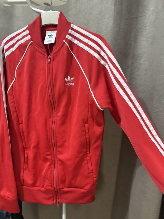 hanorac rosu adidas casual nou, purtat de 2 ori