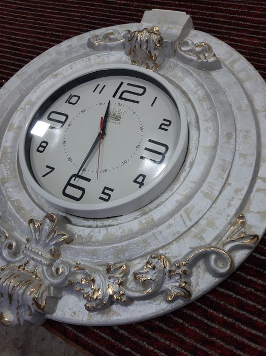 Настенные часы..