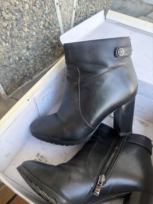 Отдам даром обувь