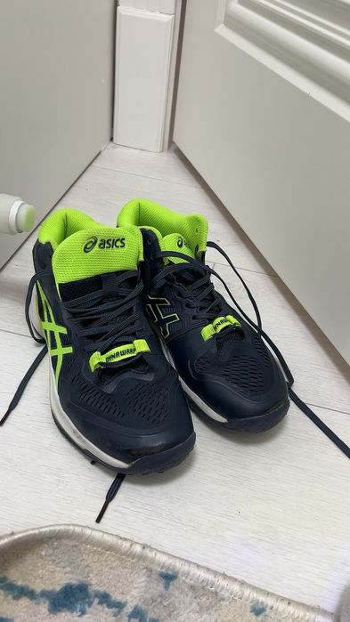 Кроссовка волейбольный