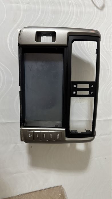 Продается штатный монитор на ТЛК Прадо 150