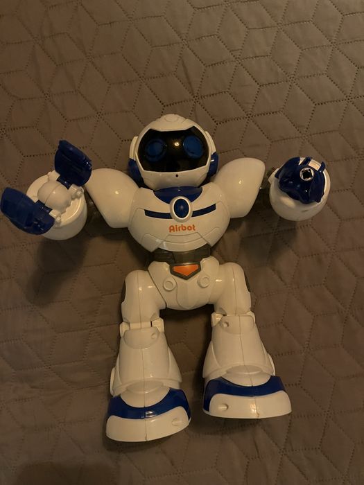 Robot mare cu telecomanda, merge si are ai sunete.