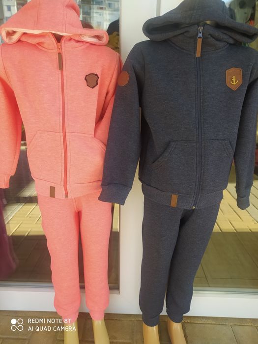 Футболни екипи и чорапи