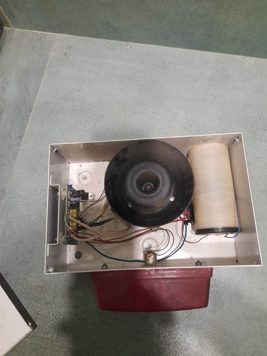 Столове,Холна маса,кутия и кутия с говорител и лампа за СОТ