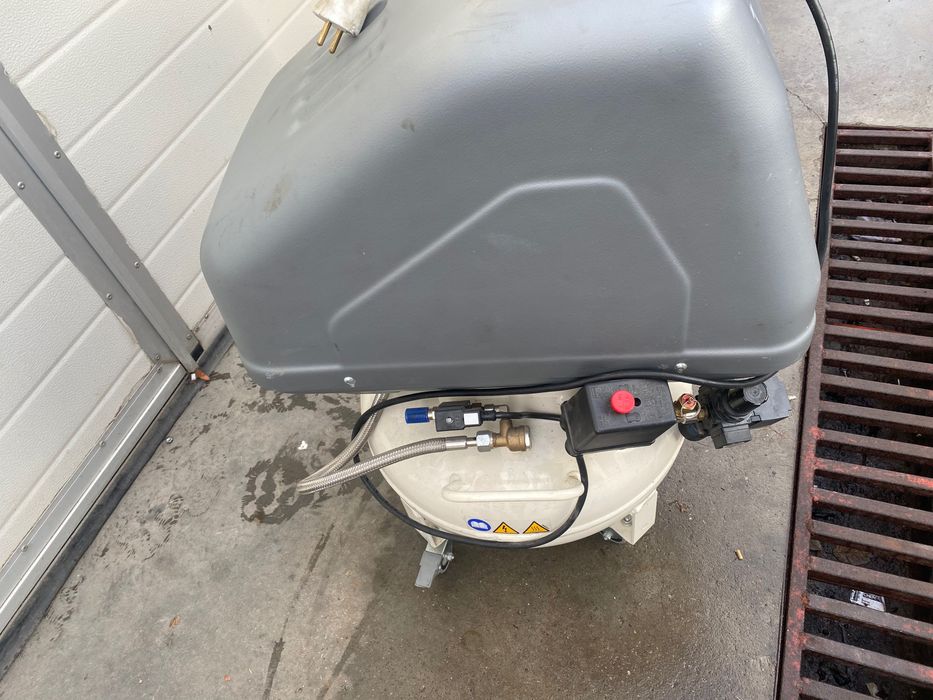 Compresor de aer medical Fini Dr.Sonic 102-24F 24 l, 0.55 kW, 8 bar,