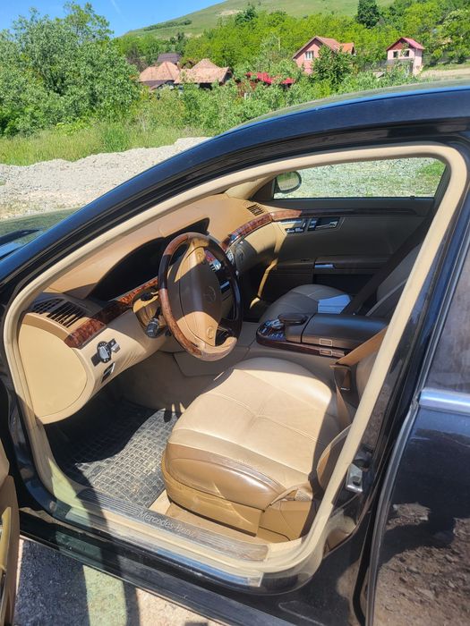 Vând Mercedes S 320