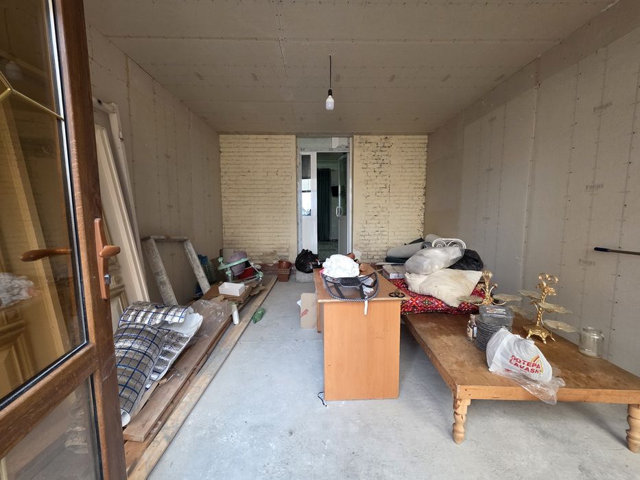 Аэропорт вайида 2 су'тик ховли сотилади.