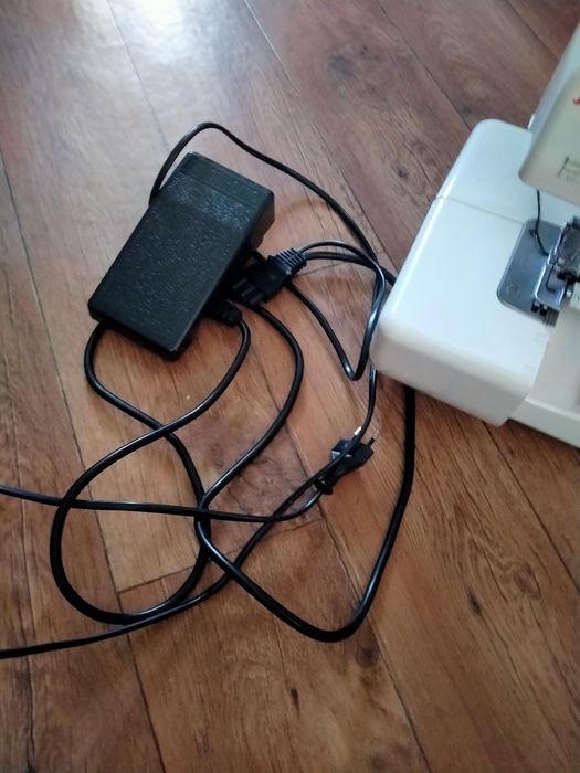 Продам оверлок Janome