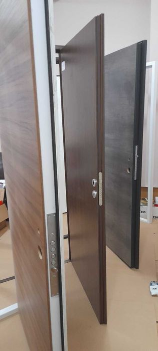 Входни Блиндирани Врати  **РАЗПРОДАЖБА**