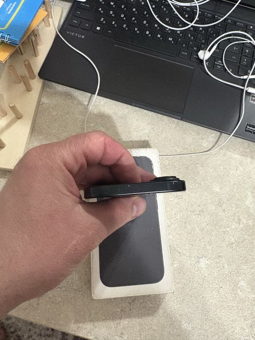 Iphone 16-128 без торга