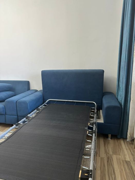 универсальный синий диван