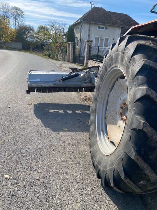 Tocator tractor resturi vegetale