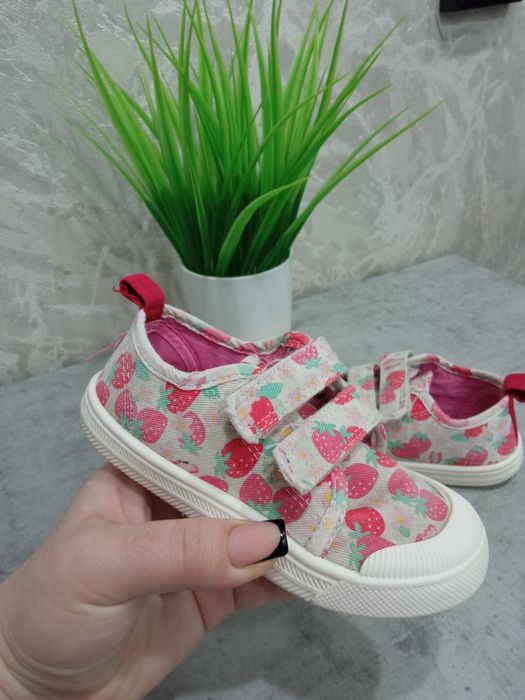 Продам кросовки на девочку