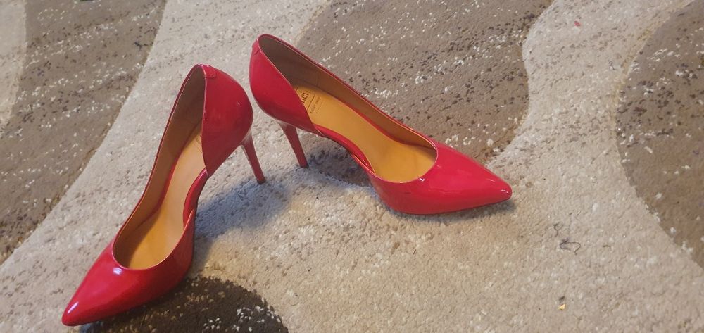 Продаю туфли женские