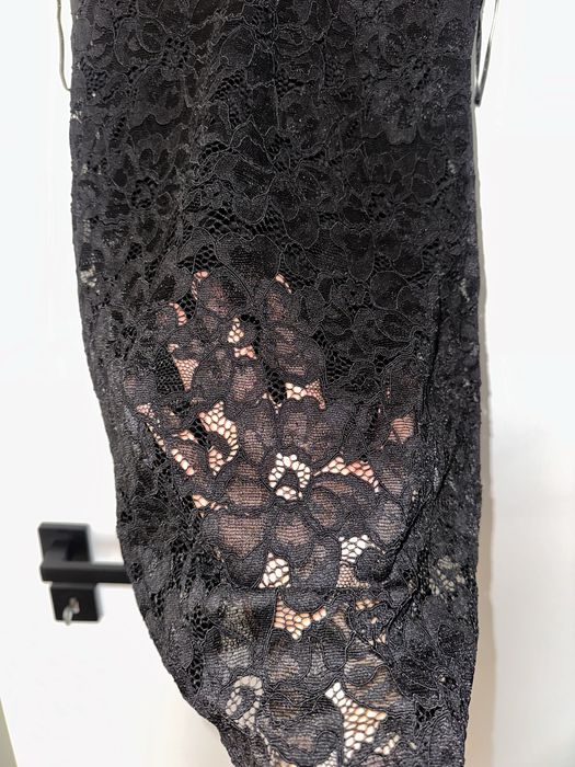 Нова - Малка черна дантелена рокля Zara