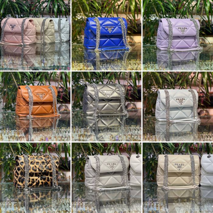 Geanta Prada noua !!! Dimensiuni 24/19 !!!