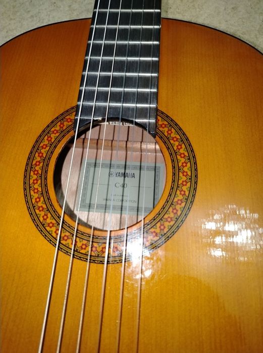 Продаётса гитара Yamaha c40