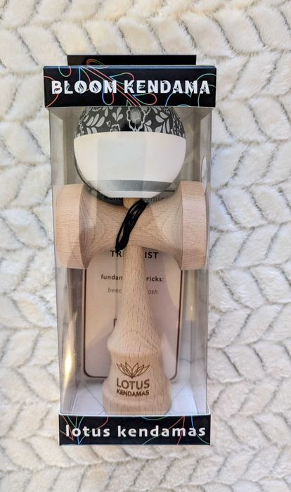Kendama LOTUS: Gallagher/Bloom, Antiskid/Sticky (Pret pe bucata!)