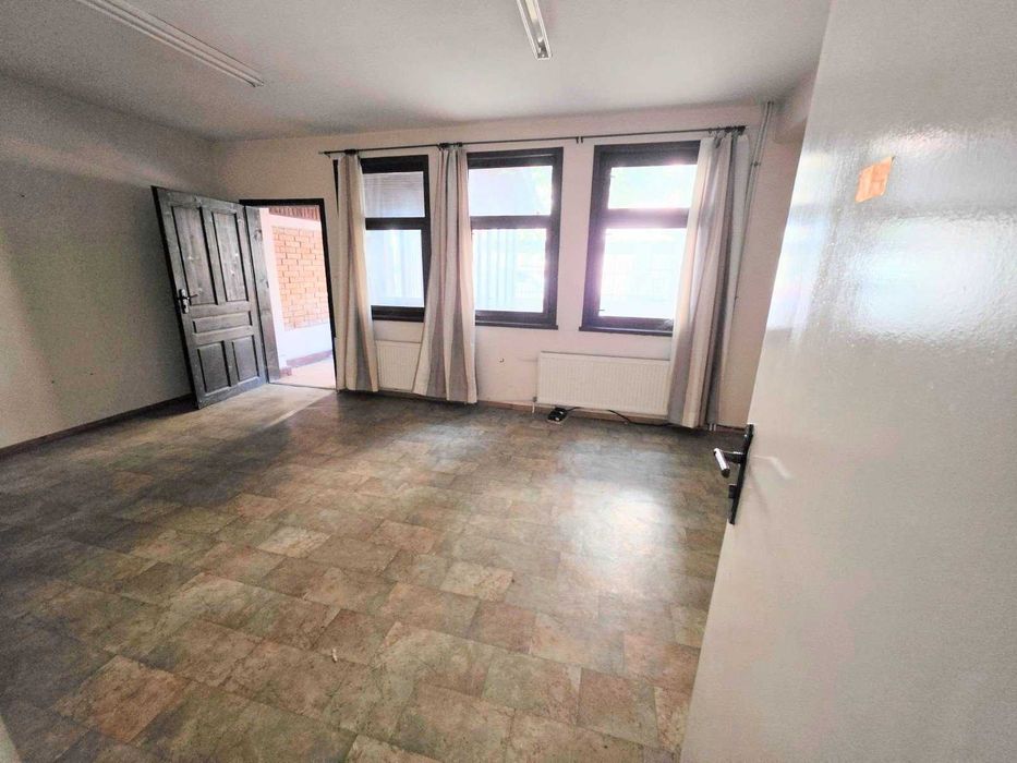 Дава се под наем Магазин в Казанлък - 390 кв.м за 800 € - Снимка #16