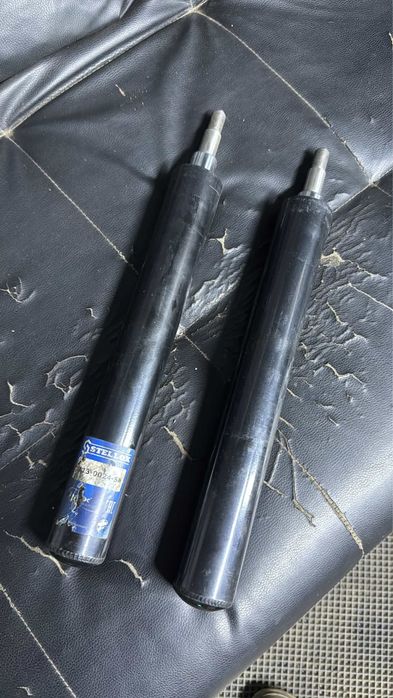 продам амортизаторы стойки ауди