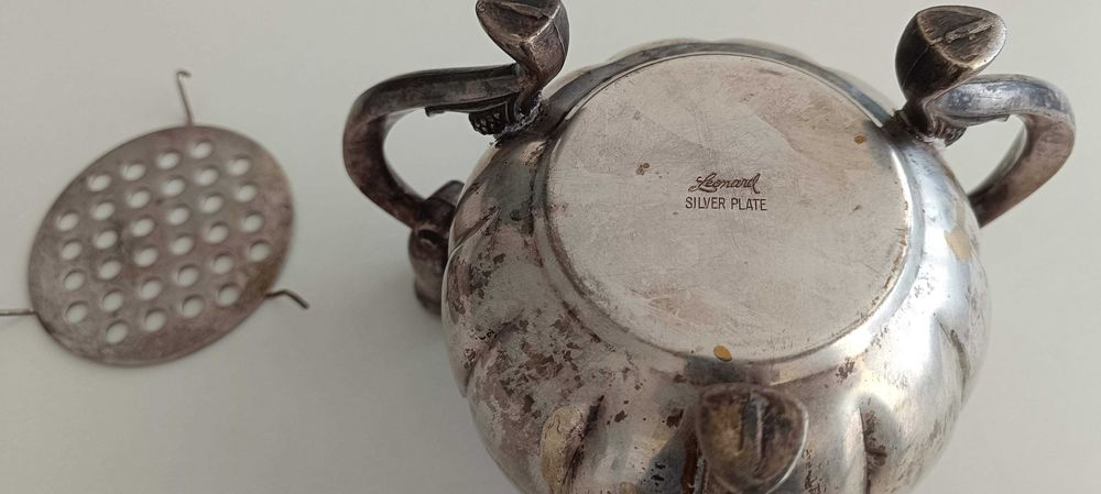 Свещник - цвят на лотус - метален