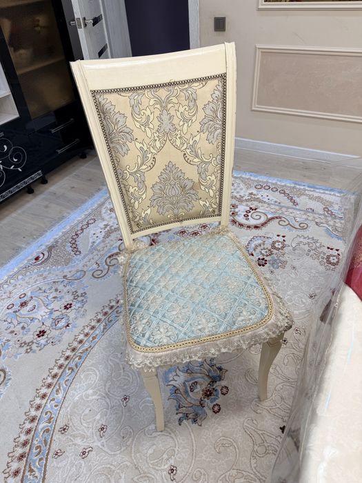 Продам гостевой стол со стульями