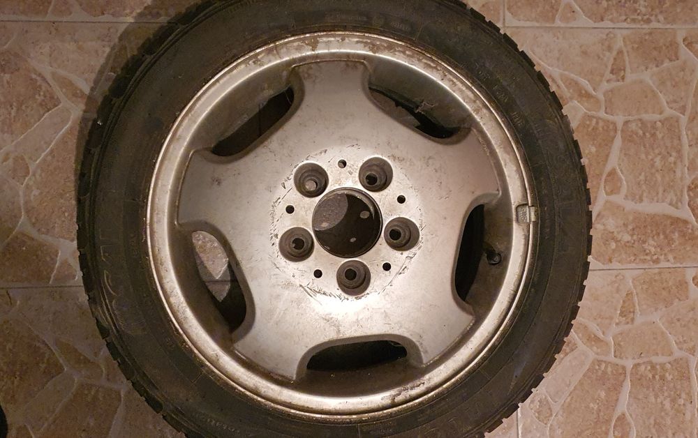 Mercedes джанти(3 бр. - 15") с 2 бр. летни гуми SAVA