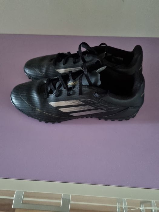 Детски обувки за футбол Adidas F50. Номер 42 1/2.Обувани са само веднъ