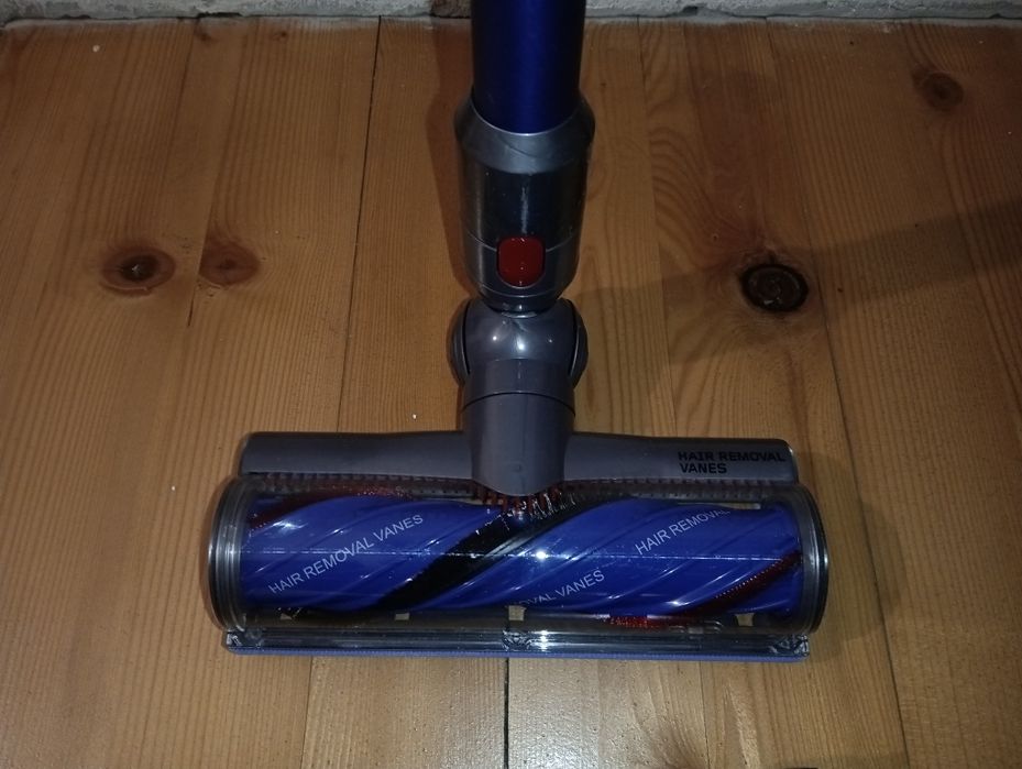 Отлична Dyson V10 безжична прахосмукачка с нова батерия и аксесоари
