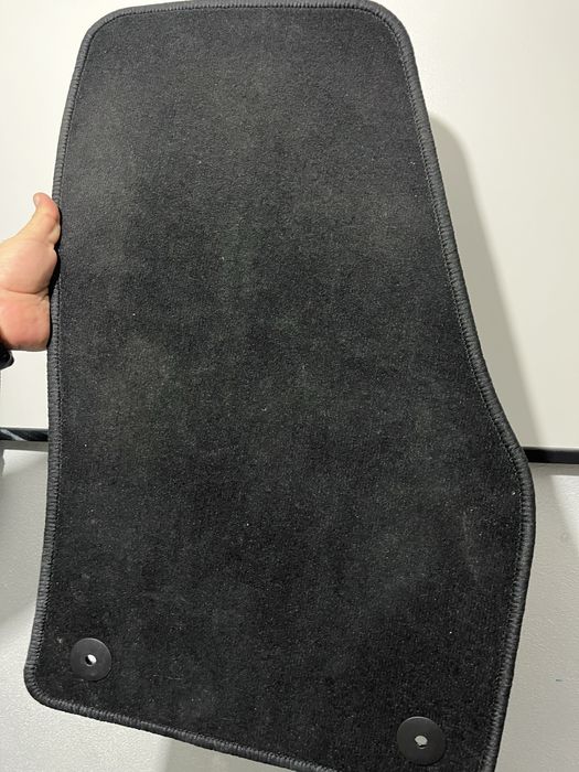 Лайсна за предна решетка - Шкода Карок 2021 и мокетни стелки