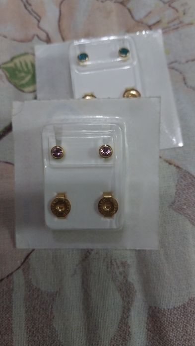 Серьги-гвоздики.