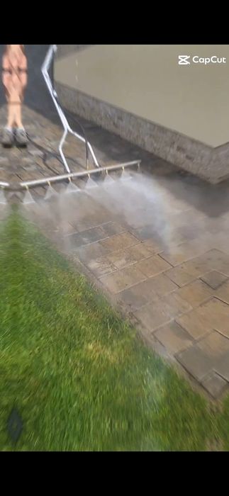 Spălare / curățare pavaje , fațade și panouri fotovoltaice