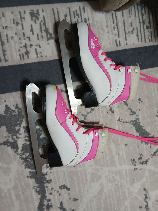 Продам коньки женские