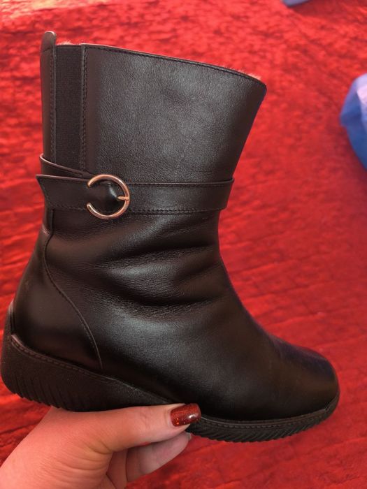 Продам новые кожаные сапожки