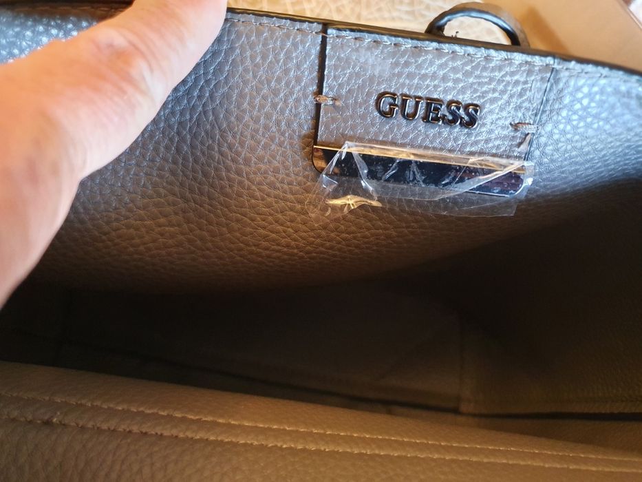 ОРИГИНАЛНА *** чанта GUESS Bobbi-Нова
