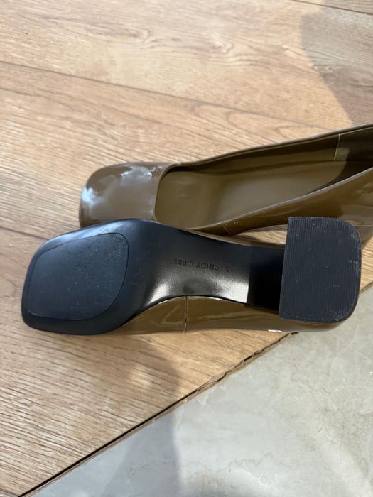 Туфли на небольшом каблуке