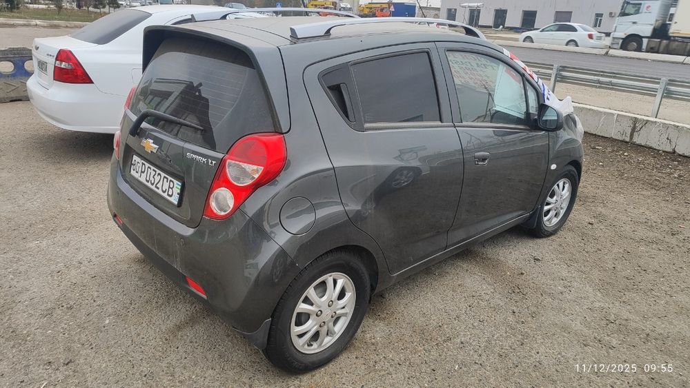 Spark 2022 yil jeka 2 rangi