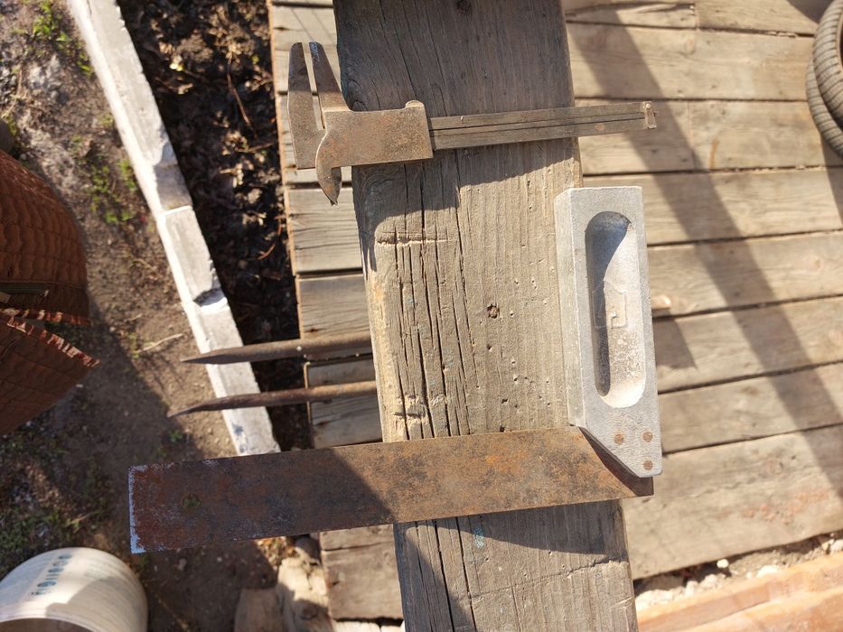 Продам уровни и  другое