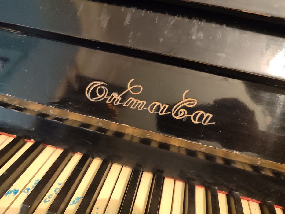 Пианино Октава черного цвета