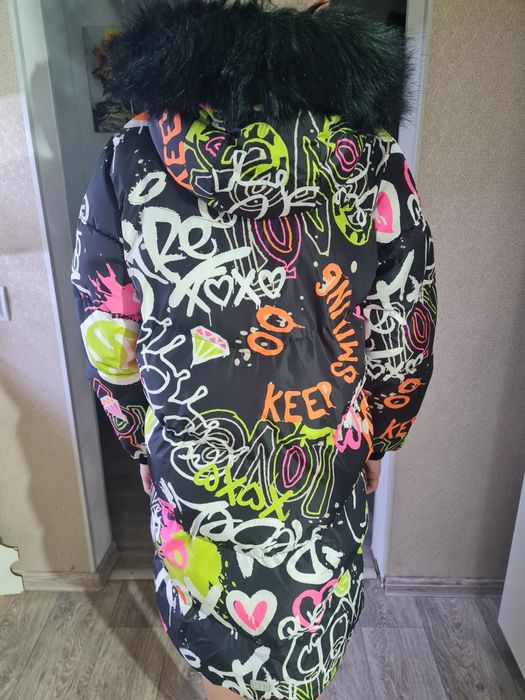 Продам зимнюю куртку для девочки