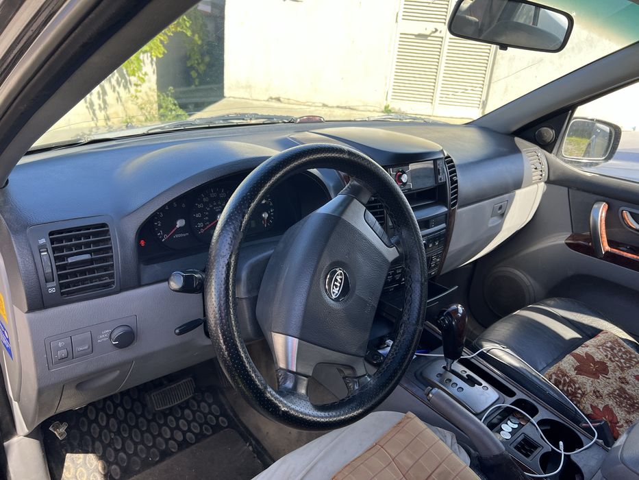 Vînd kia sorento 2,5  140 cp 4/4