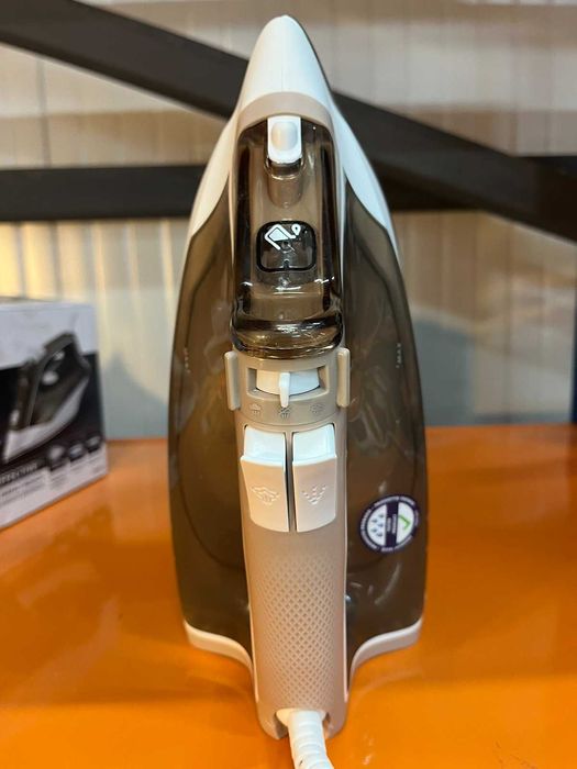 Rowenta DX1635 Ефективна парна ютия 2400 вата Парен удар: 120 g/min