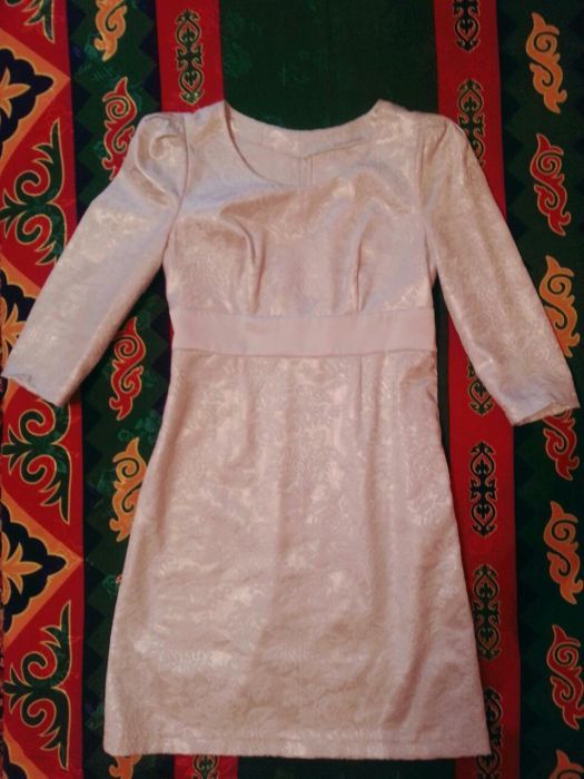Продам платье почти за даром