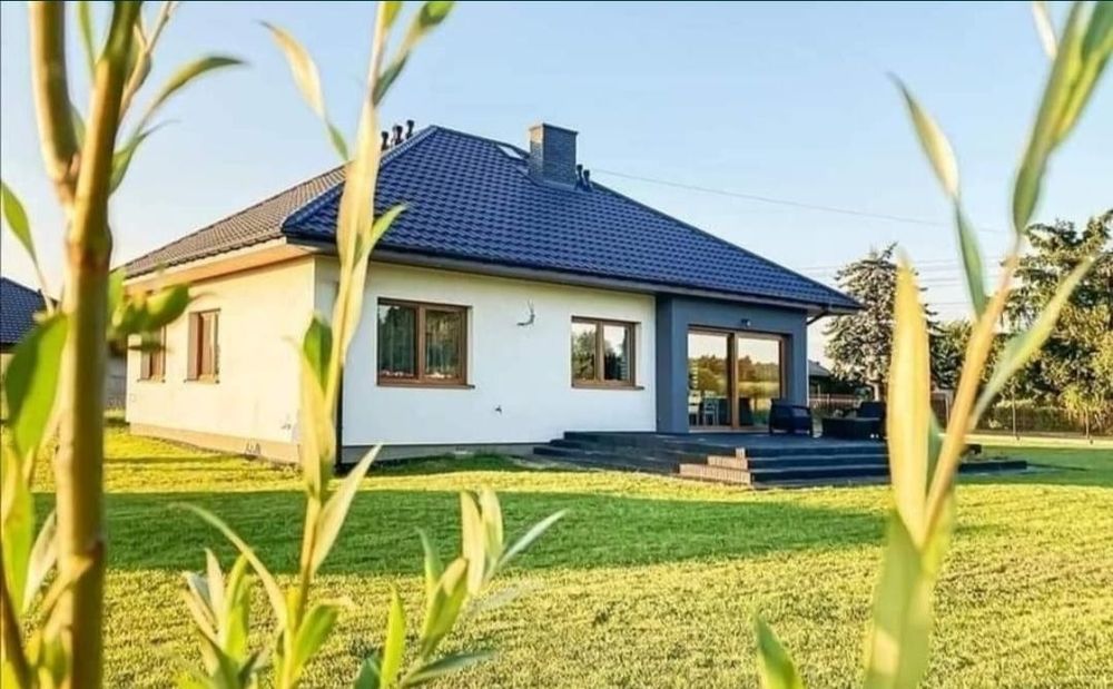 Case pe structura metalica învelite cu panouri sandwich