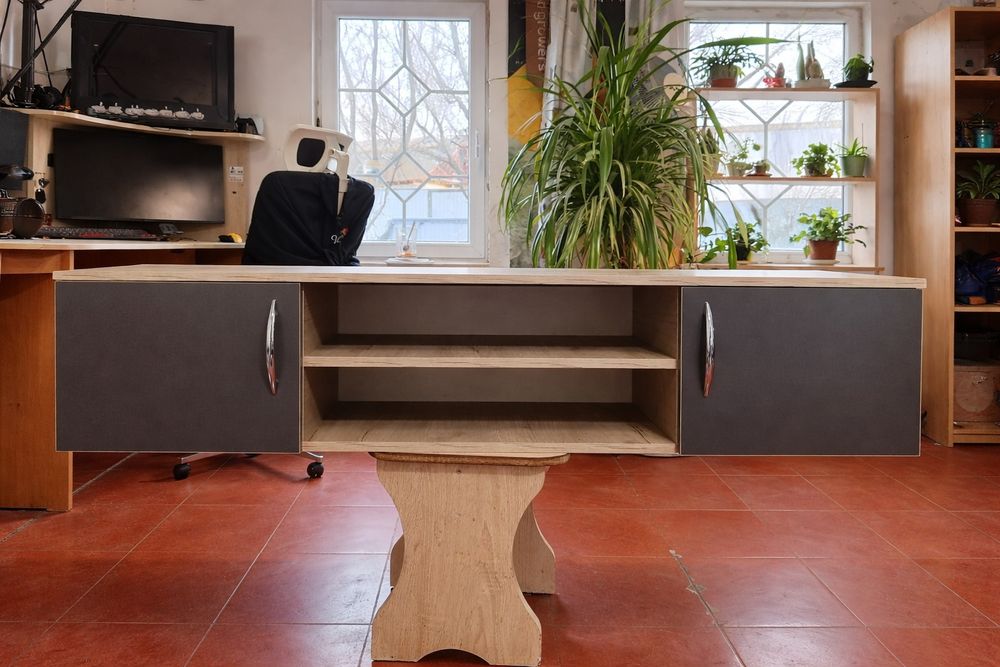 Навесная ТВ-тумба