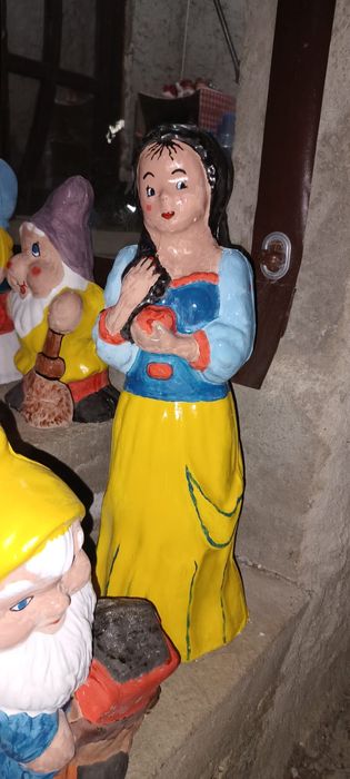 Vindem decorațiuni gradină