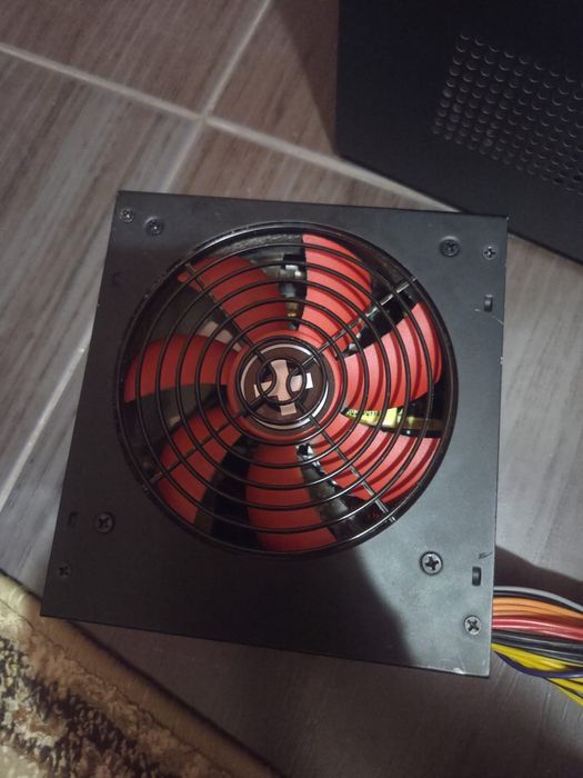 Vând sursa Xilence 580W