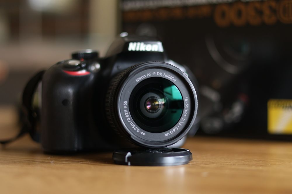 Nikon D3300 + AF-P 18-55mm VR Само  на 16 422 кадъра