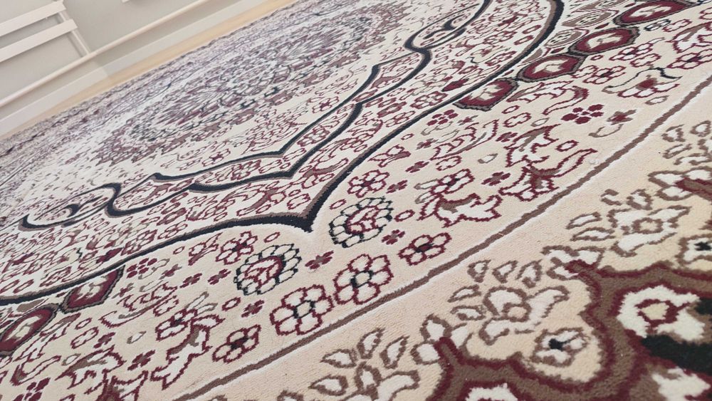 Гилем сатылады. Размер 4х4м жағдайы идеал