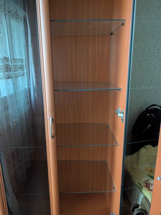 Шкаф с витрина и чекмеджета и шкаф TV